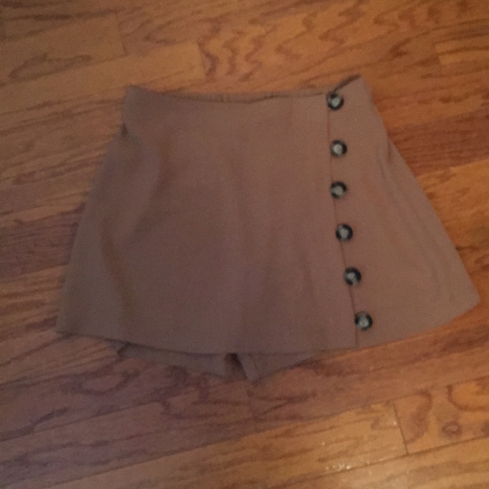 Tan skort with accent buttons